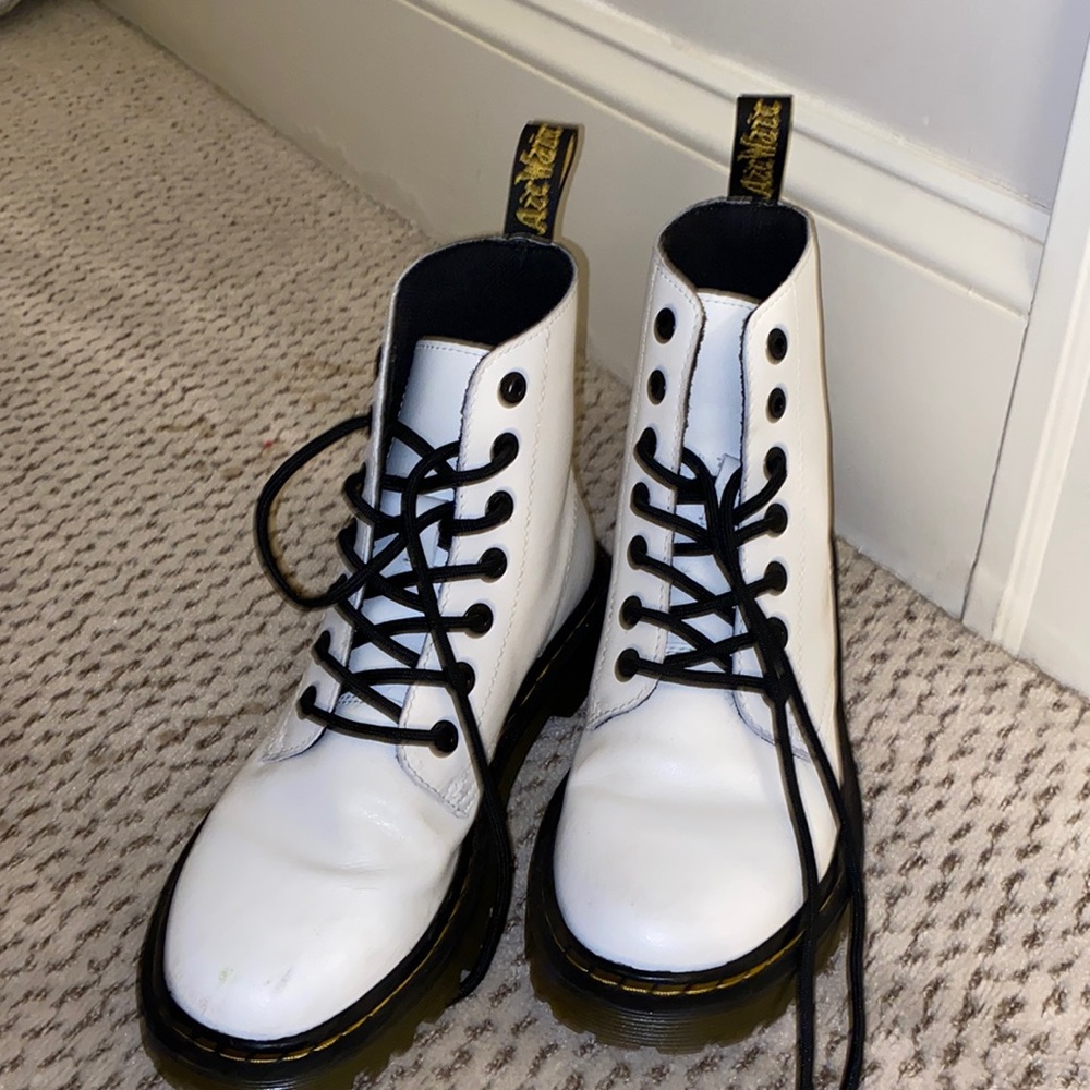 1460 W' Boot
DR. MARTENS